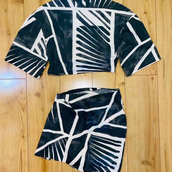 Zara 2 piece Crop & Skirt  SET - XS - Picture 13 of 16